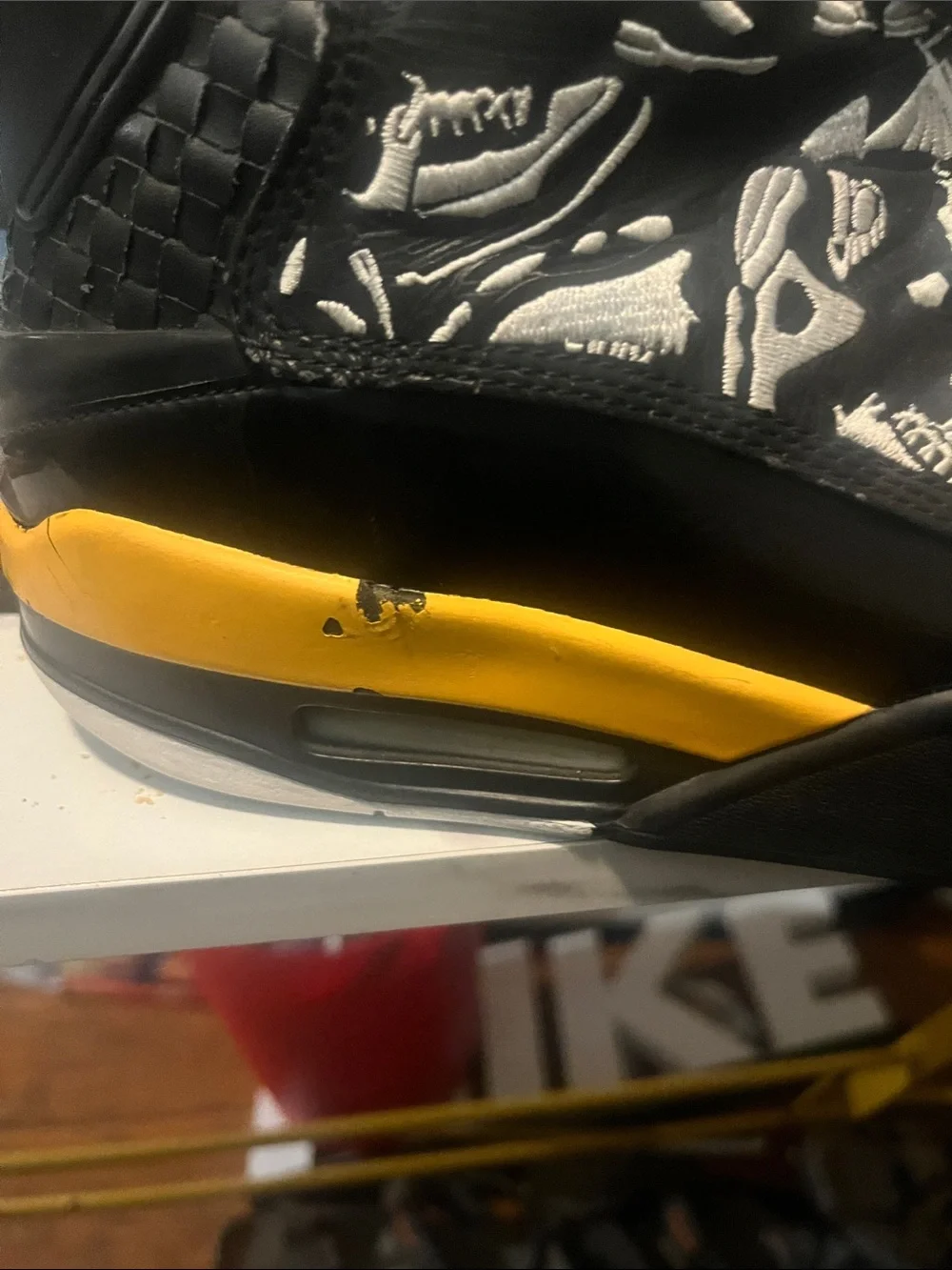 Vintage Dub Zero Jordan Men's Black and Yellow Athletic Shoes